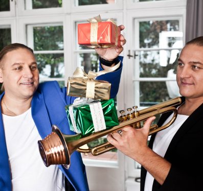 O tradycjach świątecznych, kolędowaniu i podróżowaniu – opowiadają Paweł i Łukasz Golcowie z zespołu Golec uOrkiestra